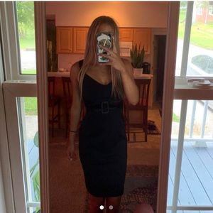 little black dress w cinching belt 🖤